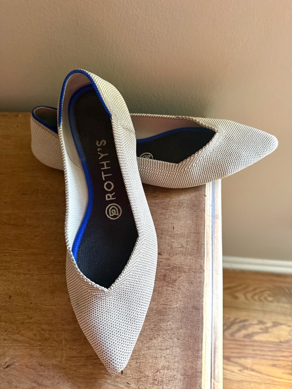Rothy's Pointed Flat in light Grey 7.5W - Picture 2 of 6